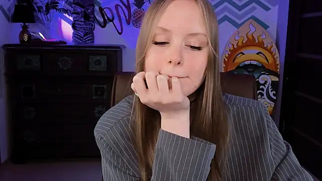 VivienLeeigh online show from February 23, 2025, 6:23 pm