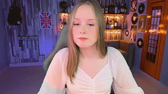 VivienLeeigh online show from March 18, 2025, 7:20 pm