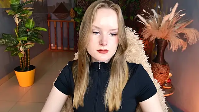 VivienLeeigh online show from May 13, 2026, 5:05 am