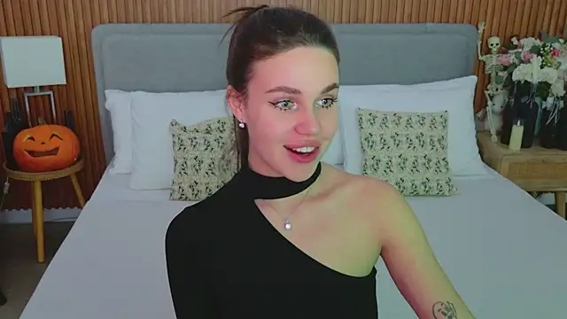 RihannaRose online show from October 26, 2025, 5:08 pm