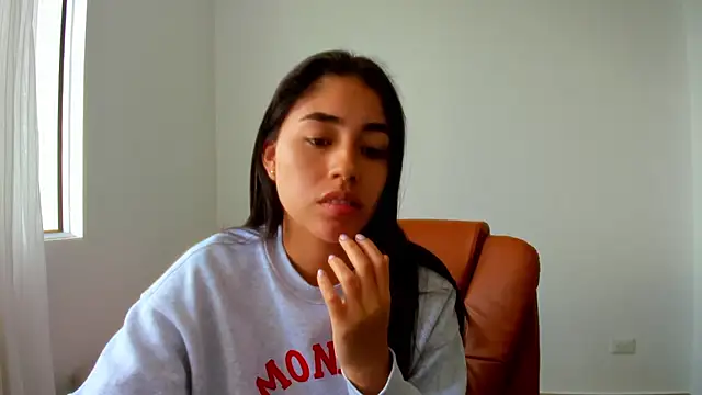 AriaMontgomery online show from April 29, 2026, 6:14 pm