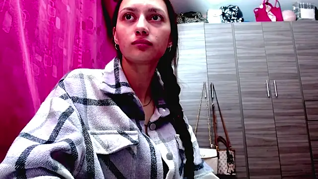 holy juli online show from February 15, 2026, 3:58 am