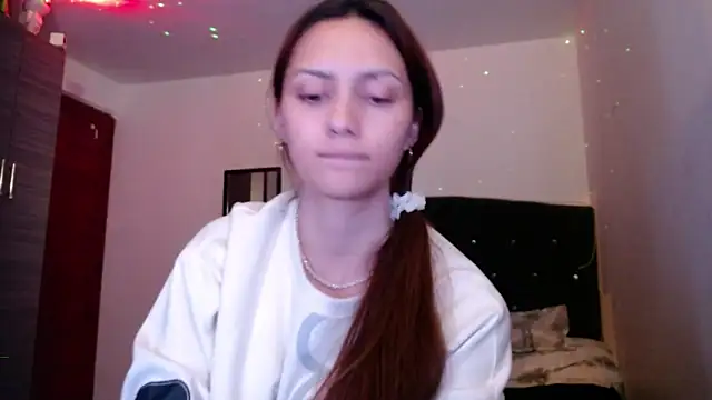 Snapshot of holy_juli chatting on June 20, 2026, 3:31 am holy juli online show from June 20, 2026, 3:31 am
