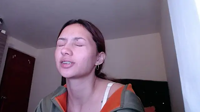 Snapshot of holy_juli chatting on July 24, 2026, 3:26 am holy juli online show from July 24, 2026, 3:26 am