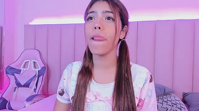 KellyOlsenbe online show from February 9, 2025, 5:40 am