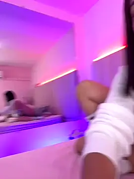 KellyOlsenbe online show from December 18, 2025, 10:05 pm