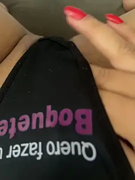 Snapshot of luara1988 chatting on October 4, 2025, 11:19 am luara1988 online show from October 4, 2025, 11:19 am