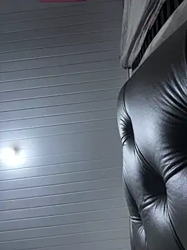 Snapshot of luara1988 chatting on December 17, 2025, 9:15 am luara1988 online show from December 17, 2025, 9:15 am