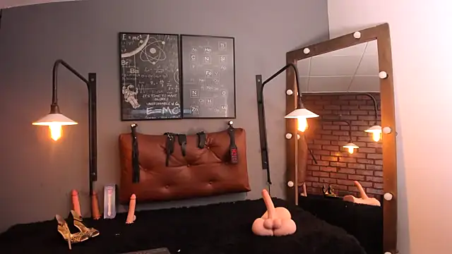 Samantha mature56 online show from March 17, 2025, 10:27 am