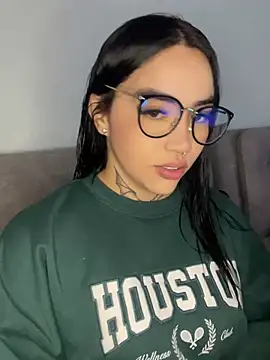 Nickiiiii online show from February 7, 2025, 4:59 am