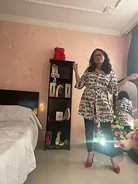 Sharongirl07 online show from February 9, 2025, 1:03 pm