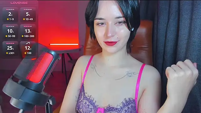 mollyposhh online show from September 28, 2025, 4:01 pm