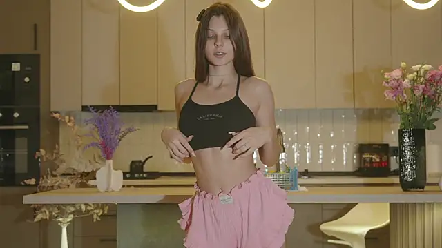 whisper of love online show from November 4, 2025, 2:10 am