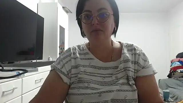 Amandamuller1982 online show from October 4, 2025, 9:57 pm