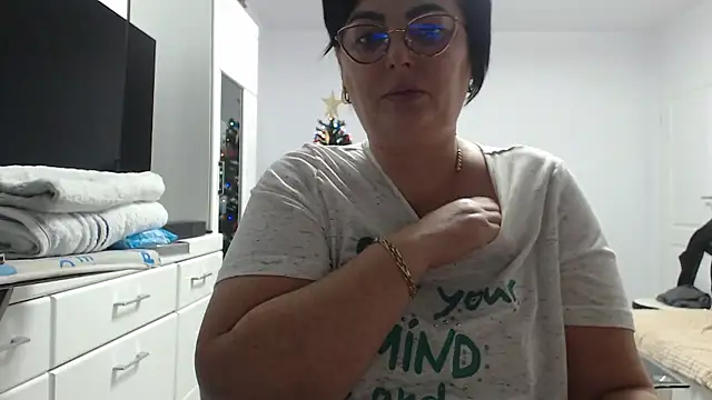 Amandamuller1982 online show from January 13, 2026, 10:48 pm