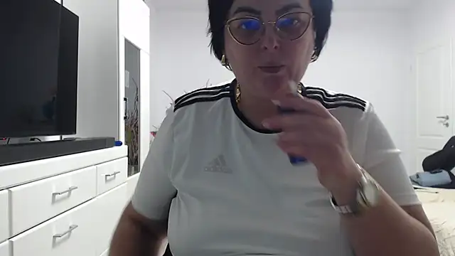 Amandamuller1982 online show from February 8, 2026, 6:55 pm