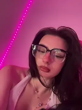 Snapshot of AdelinaAlia chatting on May 16, 2026, 8:07 pm AdelinaAlia online show from May 16, 2026, 8:07 pm