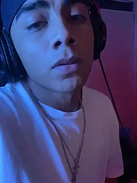 SkinnyHot444 online show from December 15, 2024, 1:22 pm