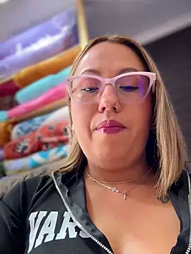 Snapshot of VIOLETA-25_ chatting on June 25, 2026, 4:11 pm VIOLETA-25 online show from June 25, 2026, 4:11 pm