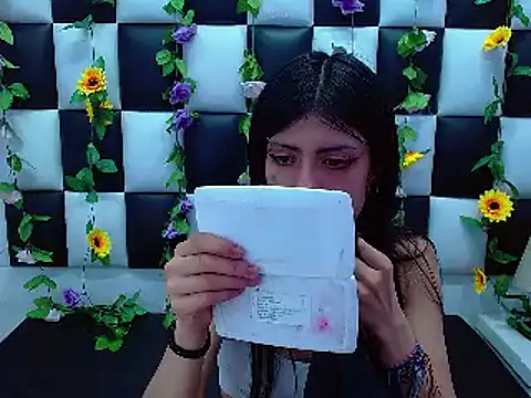 Morgana Smit online show from February 4, 2025, 1:38 pm