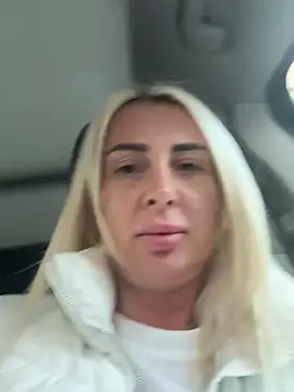 Snapshot of Blond_Babes chatting on January 9, 2025, 2:29 pm Blond Babes online show from January 9, 2025, 2:29 pm