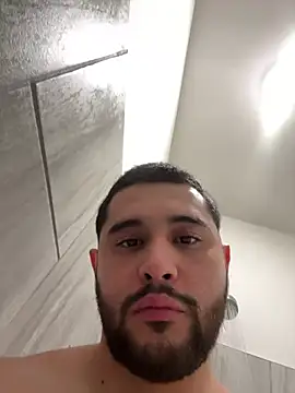 LATINMOBB online show from January 18, 2026, 3:21 am