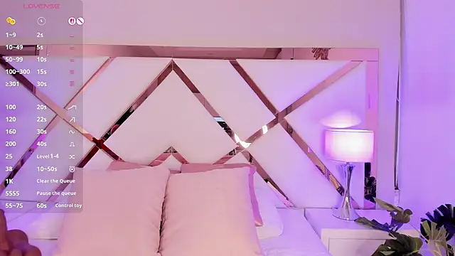 ChloeTayylor  online show from November 6, 2025, 8:21 pm