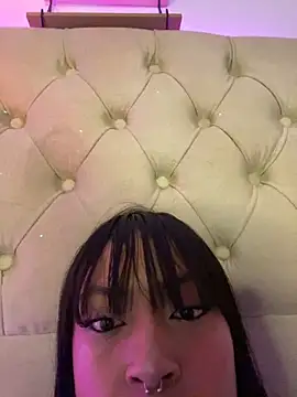 bonnie 18x online show from January 11, 2025, 4:27 am