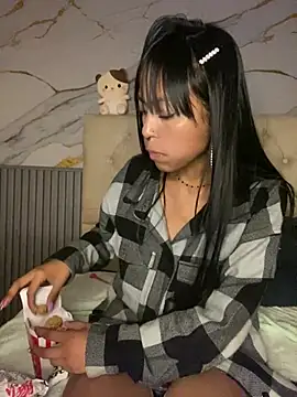 bonnie 18x online show from March 22, 2025, 6:11 am