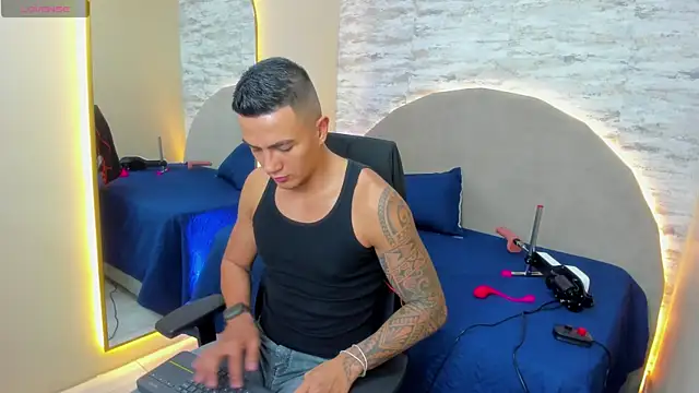 Aron Bolt online show from January 30, 2025, 9:14 pm