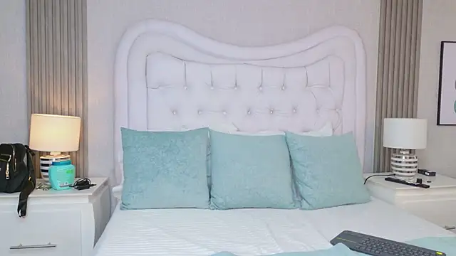 HazelMoret online show from February 21, 2026, 3:18 am