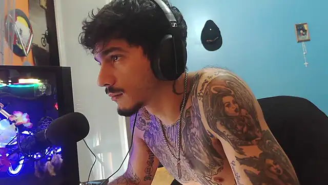 Badboyi1997 online show from December 2, 2025, 10:42 am