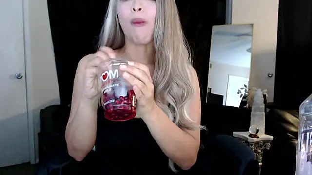 liadivina online show from March 18, 2025, 7:41 am