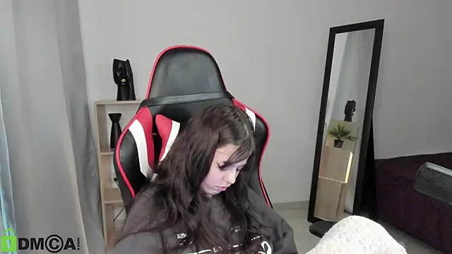 Este Glen online show from March 13, 2025, 3:17 pm