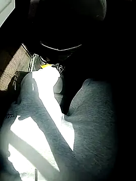 fonsi05 online show from April 9, 2026, 9:36 am