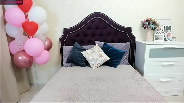 BettyBloom69 online show from February 17, 2025, 4:31 am