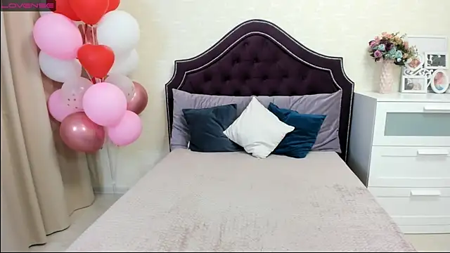 BettyBloom69 online show from February 18, 2025, 4:26 am