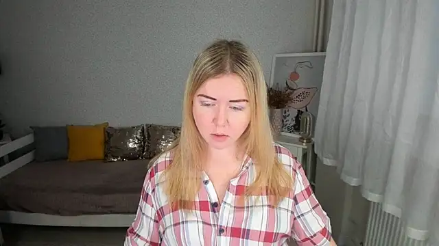 BettyBloom69 online show from December 4, 2025, 4:44 am