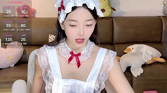 Yilin1999 online show from February 10, 2025, 4:14 pm