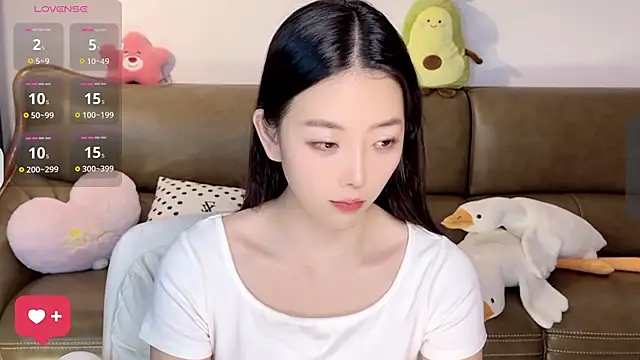 Yilin1999 online show from March 6, 2025, 1:46 pm