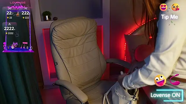 LisaElfy online show from October 3, 2025, 3:53 pm