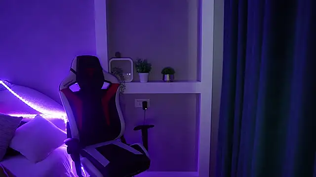 LisaElfy online show from February 11, 2026, 1:27 pm