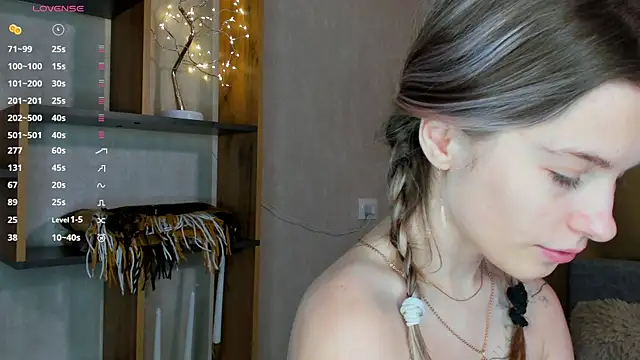 LinaCristonsen online show from December 8, 2024, 2:09 pm