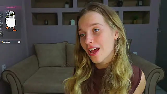 LinaCristonsen online show from September 30, 2025, 6:02 pm