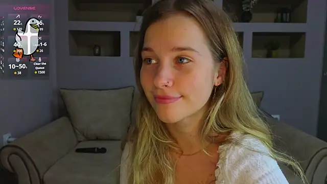 LinaCristonsen online show from October 19, 2025, 5:24 pm