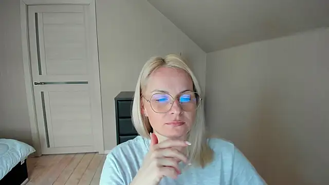 Alicee Gracee online show from February 15, 2025, 12:22 pm