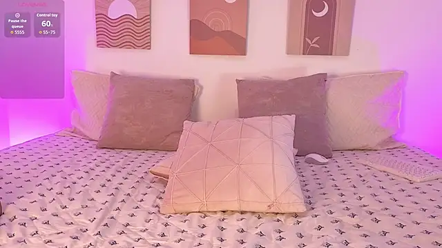 Mia Heartt online show from December 2, 2025, 7:53 pm