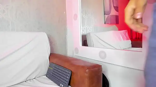 Lucii fer  online show from March 7, 2025, 2:23 pm