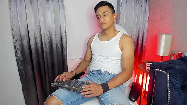 Lucii fer  online show from February 20, 2026, 11:32 am