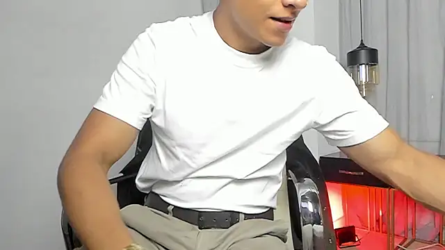 Snapshot of Lucii_fer_ chatting on July 28, 2026, 12:12 pm Lucii fer online show from July 28, 2026, 12:12 pm